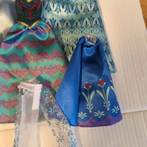 Disney Princess Doll Clothes Lot Of 14 Dresses Skirt Outfit Fashion - Picture 4 of 12